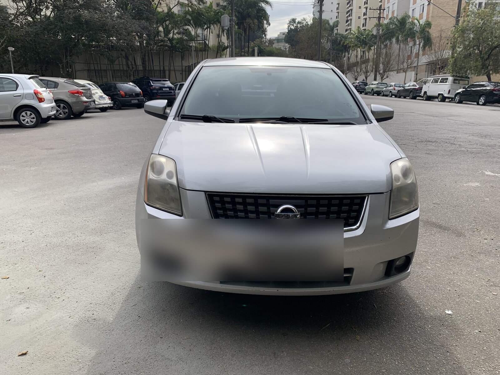 Sentra S CVT prata, vista frontal