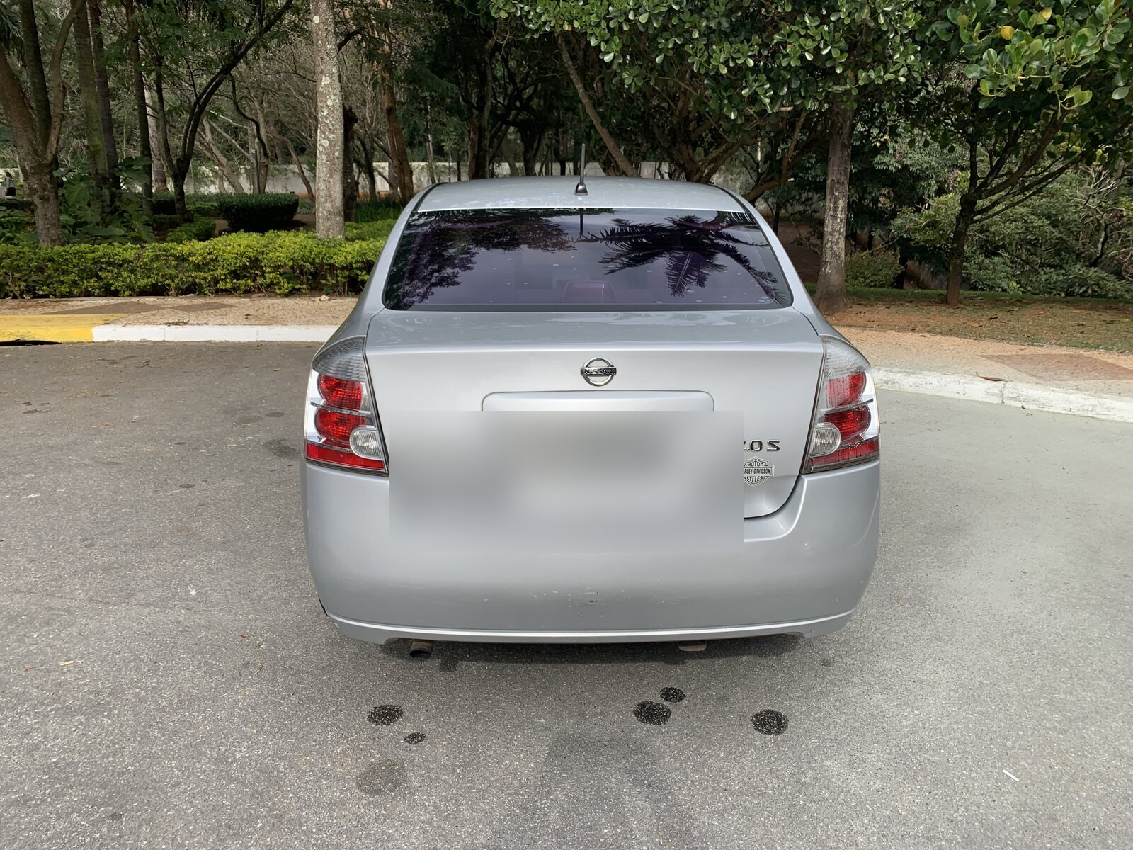 Sentra S CVT prata, vista traseira