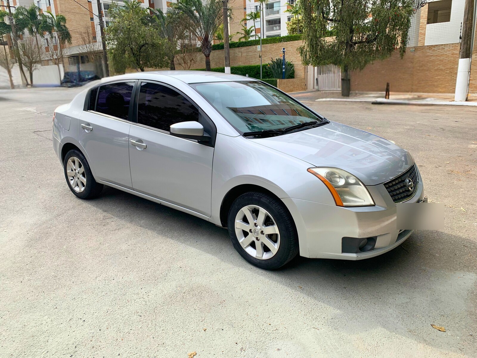 Nissan Sentra S 2.0 CVT 2008 prata, vista frontal 3/4